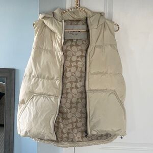 Coach puffer vest. Size large new without tags sensor still on it.